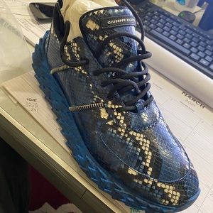 Meet your Posher, Kenneth